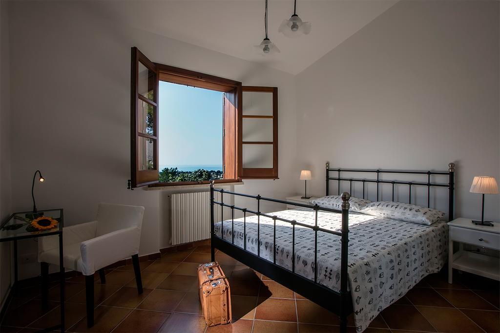Poggio Di Mare Panzió Castelluzzo Szoba fotó