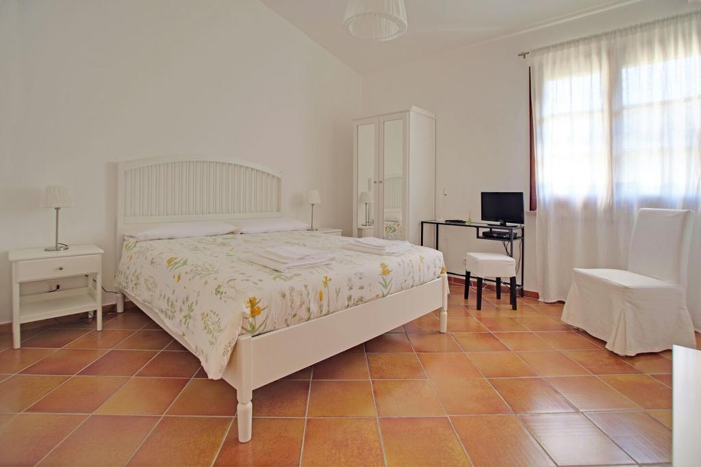 Poggio Di Mare Panzió Castelluzzo Kültér fotó